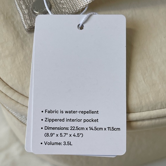 Lululemon Oval Top Access Kit Vol 3.5 L in White Opal - Picture 12 of 14